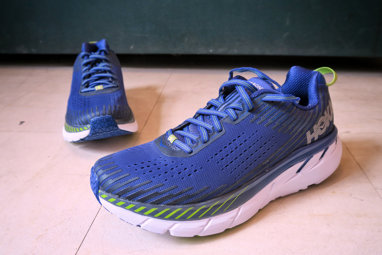 hoka clifton 5 dam