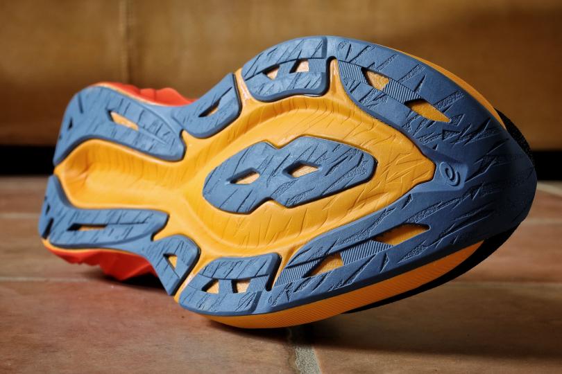 Chaussures de Running Asics Novablast 3 Bleu Orange Homme